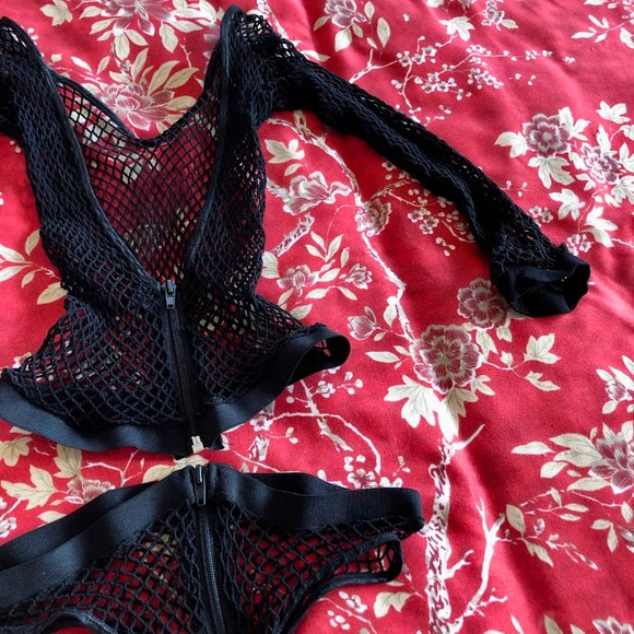 NWOT Black Sheer Mesh Crop Top & Bikini Set with Sexy Zipper Detail - One Size - Picture 6 of 15